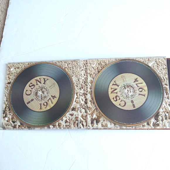 CSNY 1974 (CROSBY, STILLS, NASH & YOUNG)  3-CD + DVD + 198 PAGE BOOKLET - Picture 9 of 12
